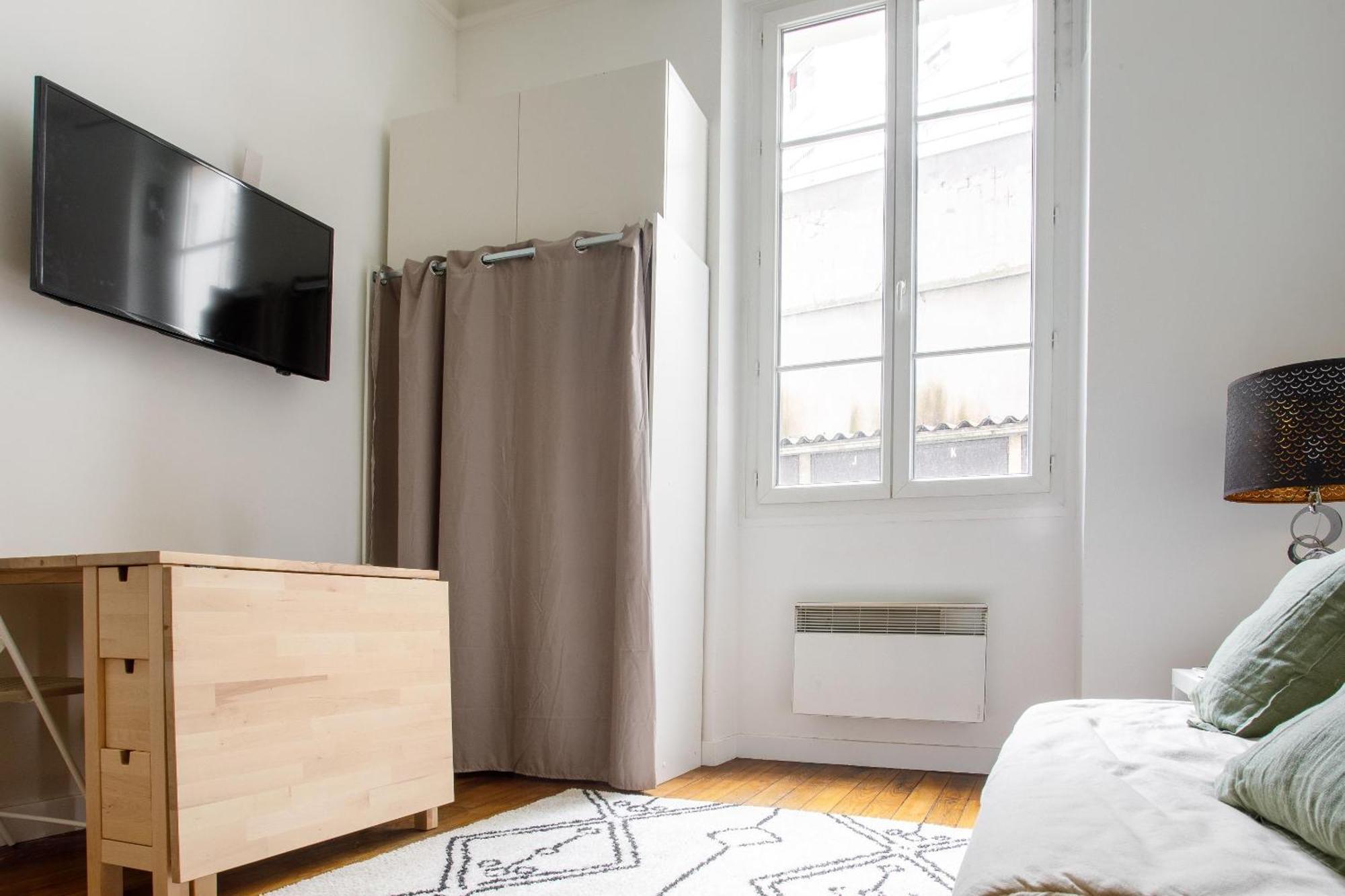 Appartement Charming Studio With Patio Passerelle